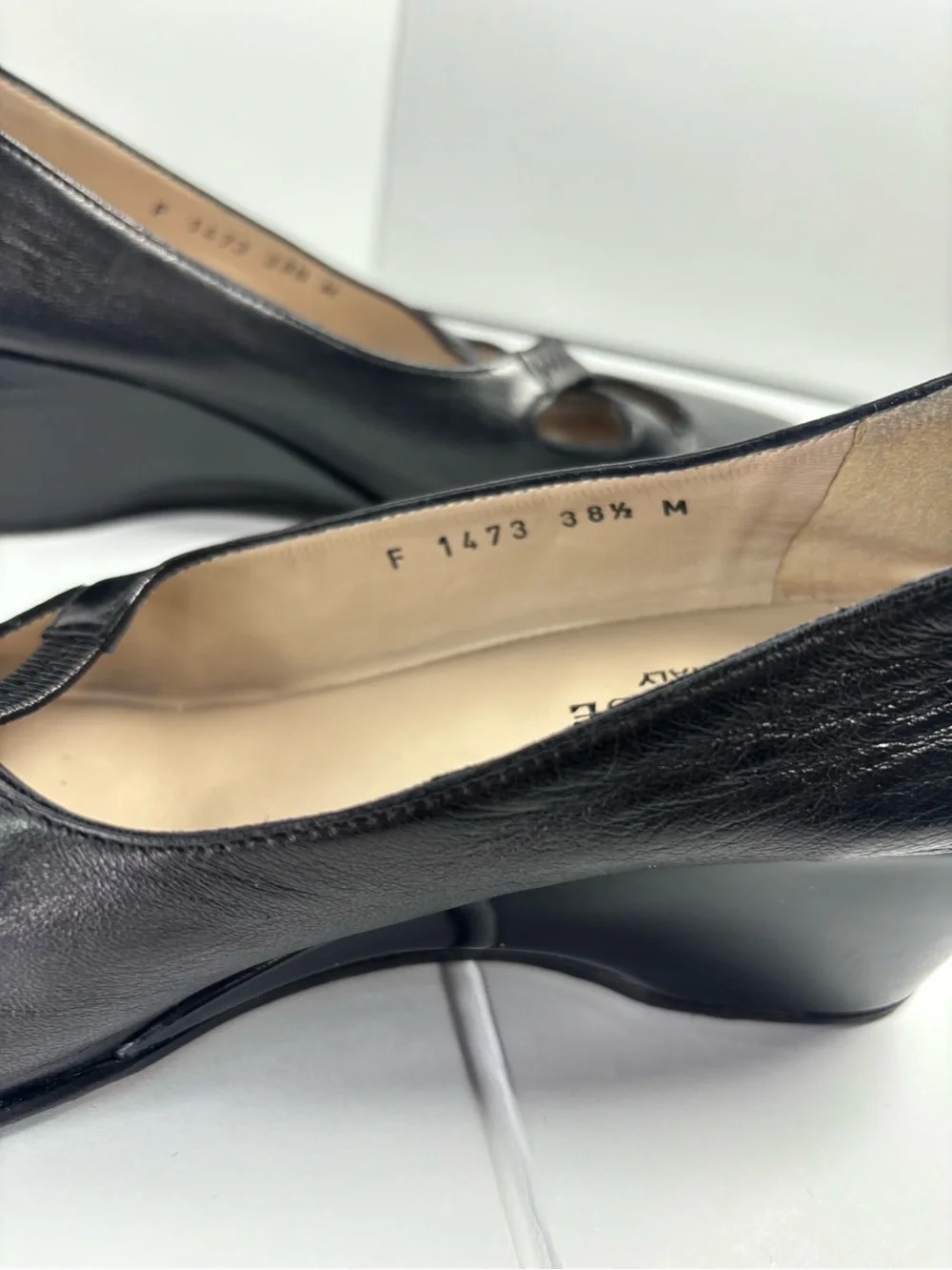 Taryn Rose Black Leather T Strap Wedge Heels Comfort Shoes Italy 8.5